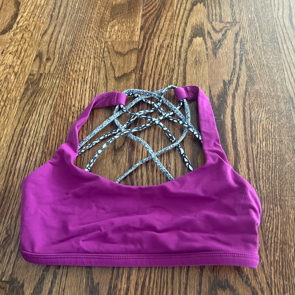 Lululemon free to be wild bra size 4